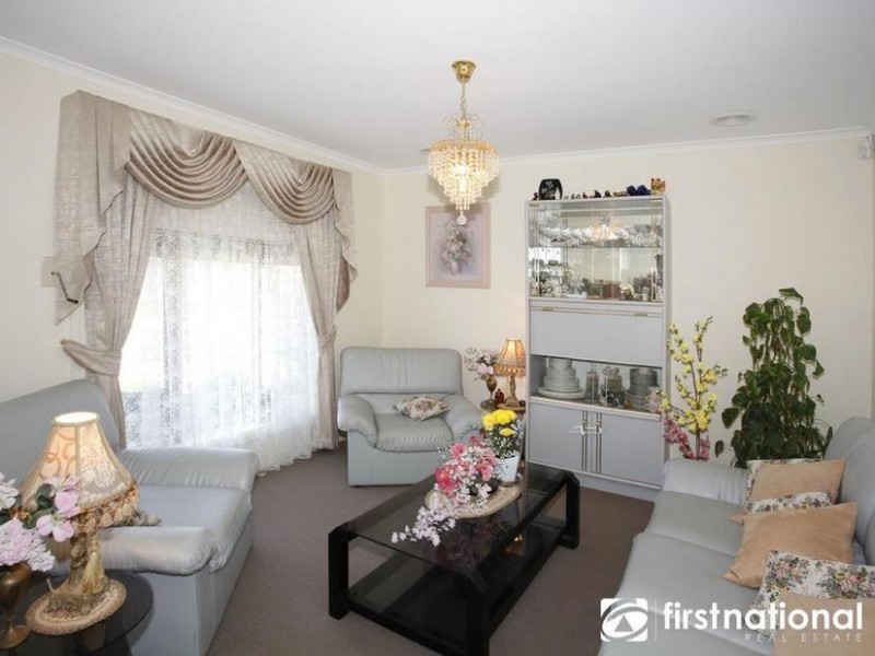 10 Longbow Terrace, Cranbourne North VIC 3977