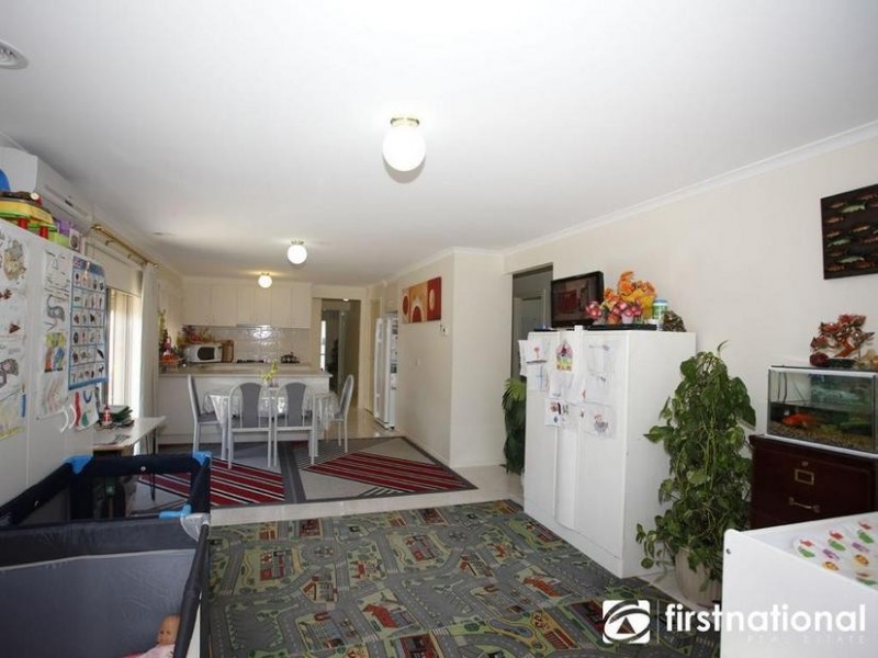 10 Longbow Terrace, Cranbourne North VIC 3977