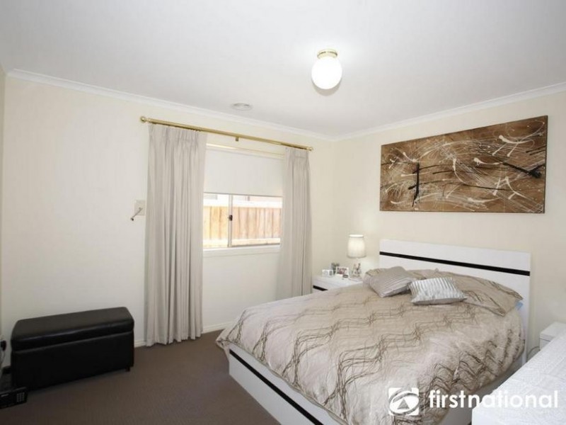 10 Longbow Terrace, Cranbourne North VIC 3977