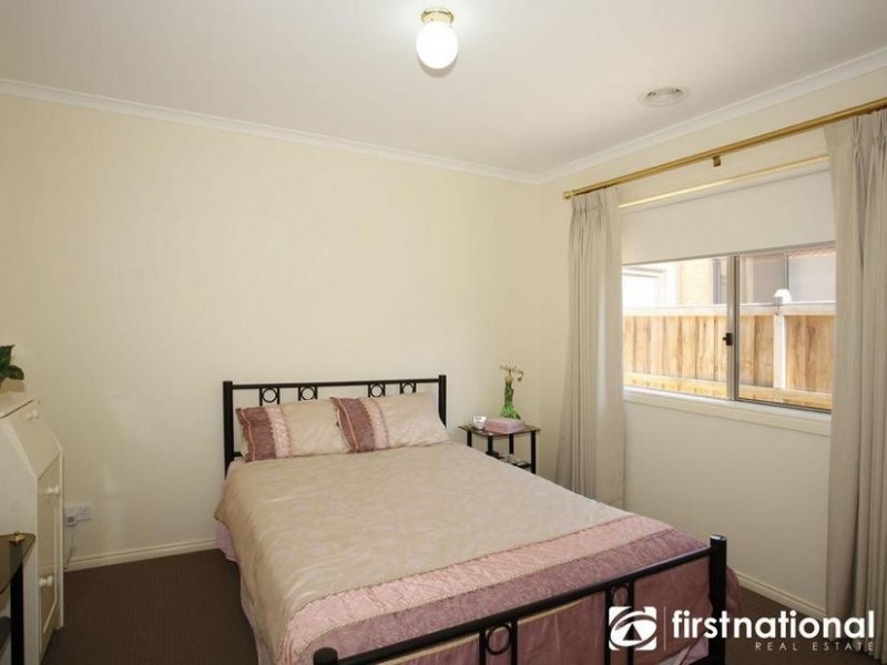 10 Longbow Terrace, Cranbourne North VIC 3977