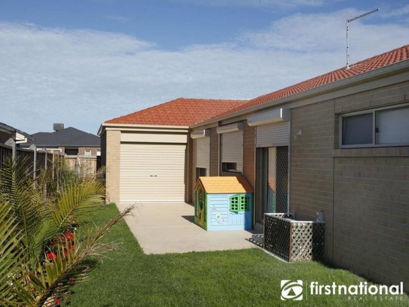 10 Longbow Terrace, Cranbourne North VIC 3977