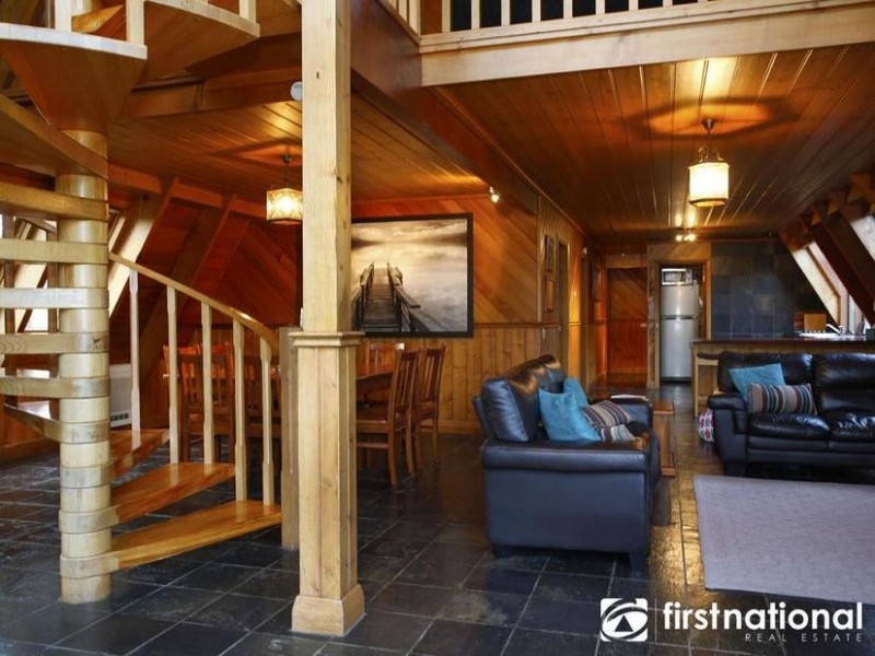 330 Bessie Creek Rd, Nar Nar Goon North VIC 3812