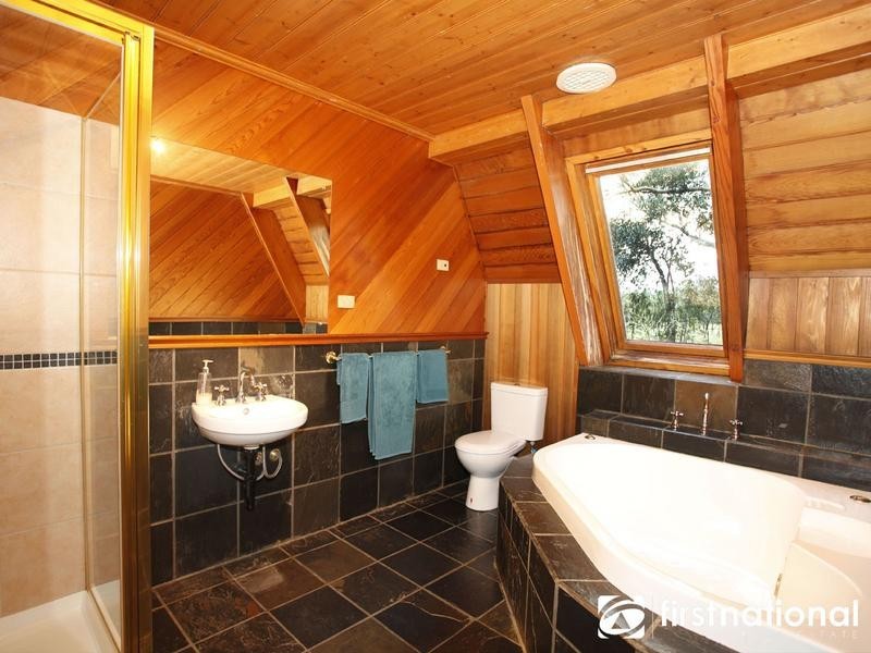 330 Bessie Creek Rd, Nar Nar Goon North VIC 3812