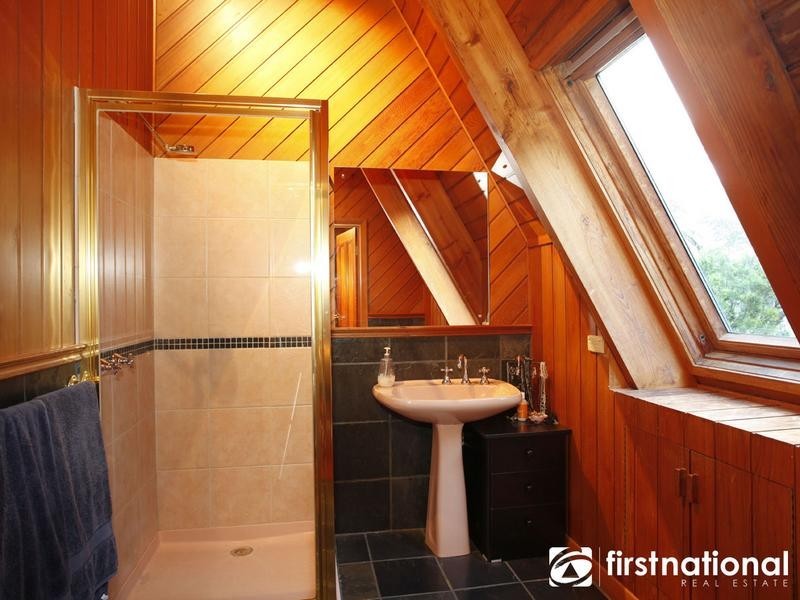 330 Bessie Creek Rd, Nar Nar Goon North VIC 3812