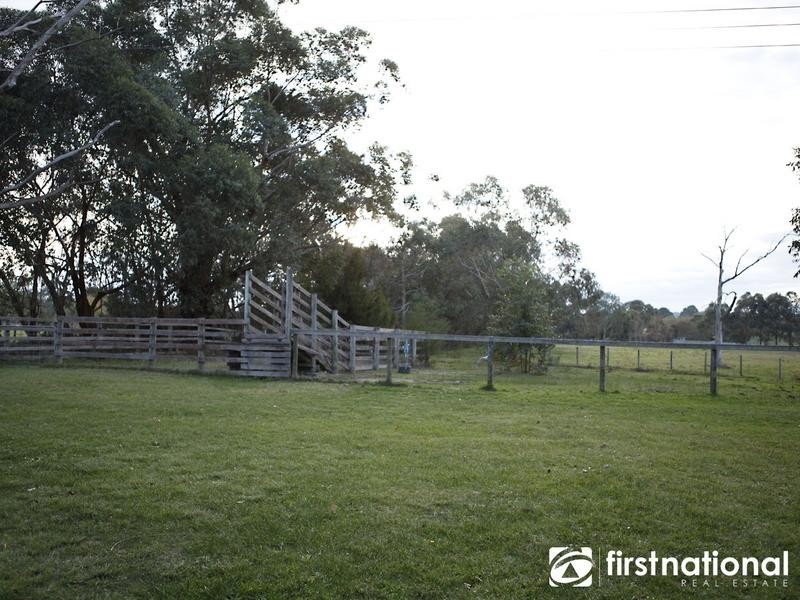 330 Bessie Creek Rd, Nar Nar Goon North VIC 3812