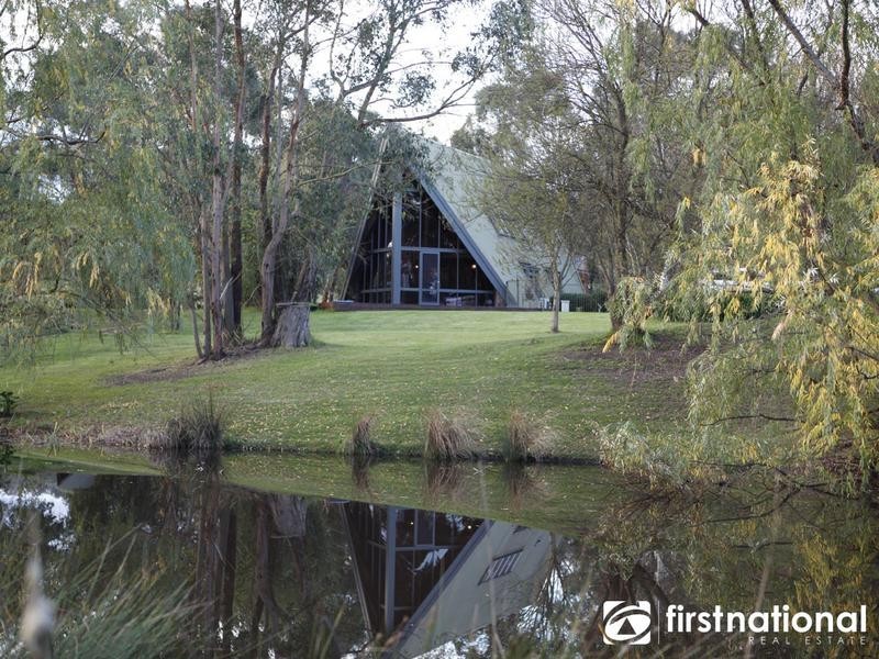 330 Bessie Creek Rd, Nar Nar Goon North VIC 3812