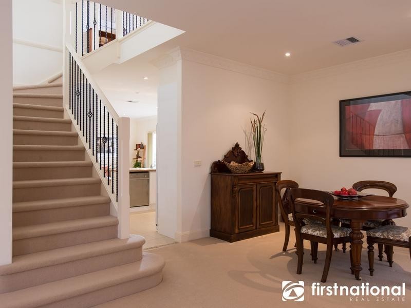 2/11 Brisbane Street, Berwick VIC 3806