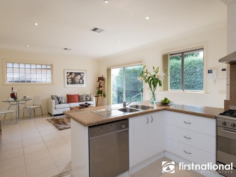 2/11 Brisbane Street, Berwick VIC 3806