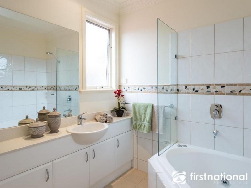 2/11 Brisbane Street, Berwick VIC 3806