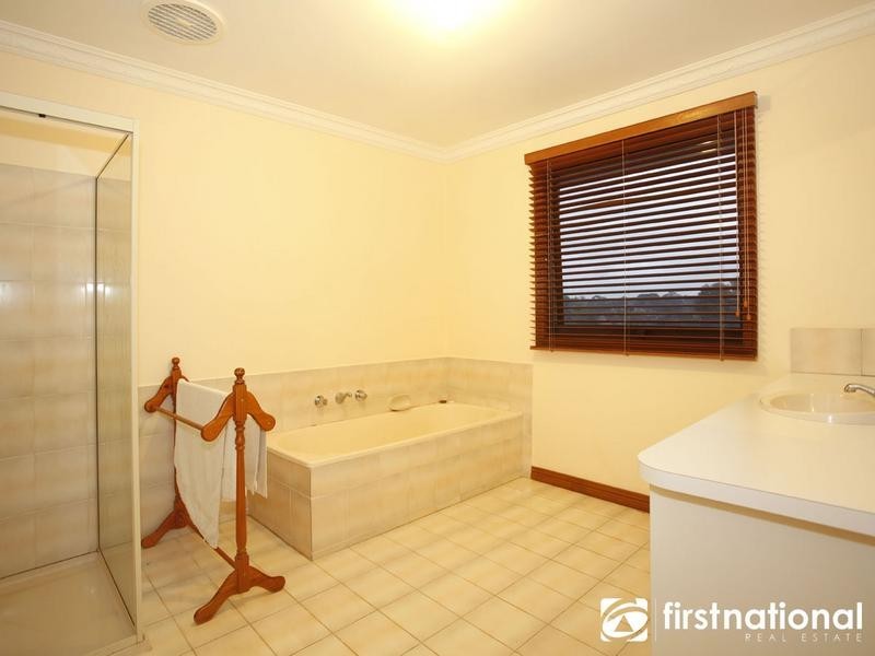 15 Outlook Drive, Berwick VIC 3806