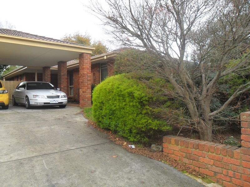 8 Tottington Rise, Berwick VIC 3806