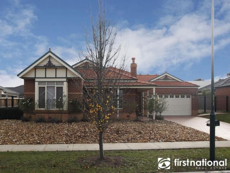 14 Grand Manor Drive, Berwick VIC 3806