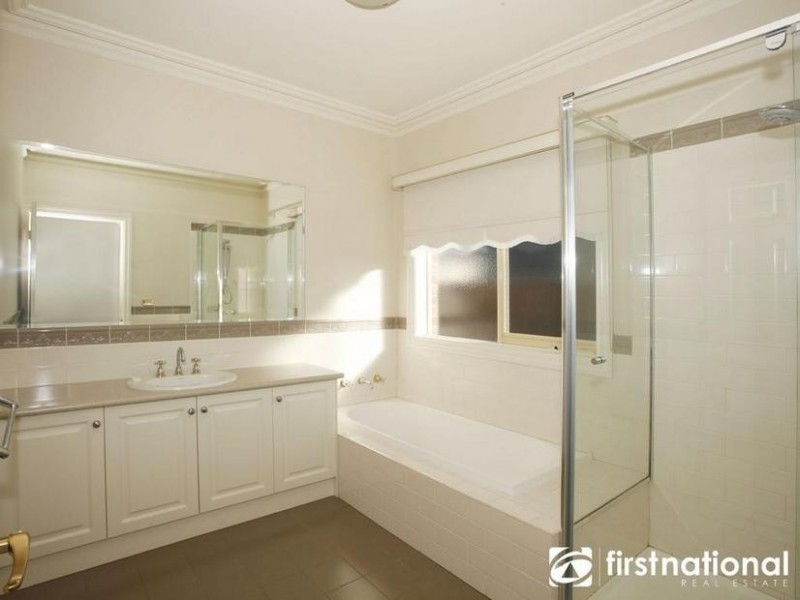 14 Grand Manor Drive, Berwick VIC 3806