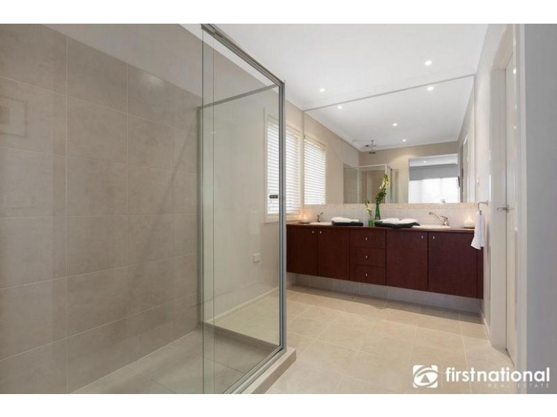 14 McNair Court, Berwick VIC 3806