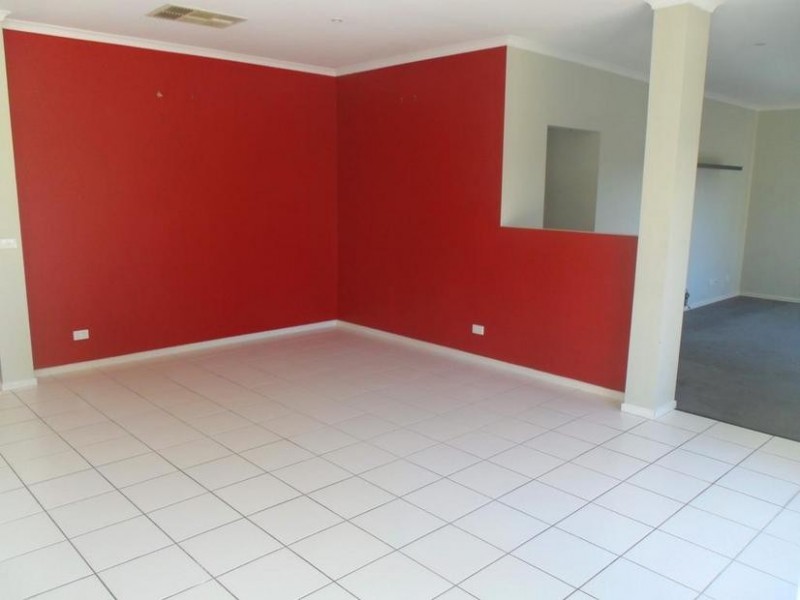 9 Mcilwraith Court, Berwick VIC 3806