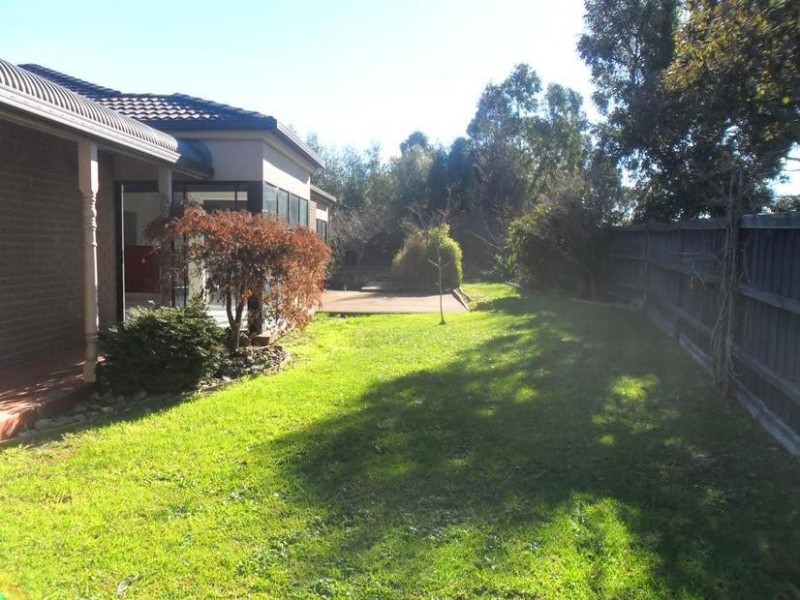 9 Mcilwraith Court, Berwick VIC 3806