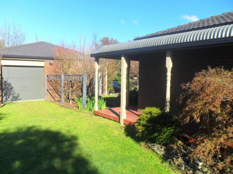 9 Mcilwraith Court, Berwick VIC 3806