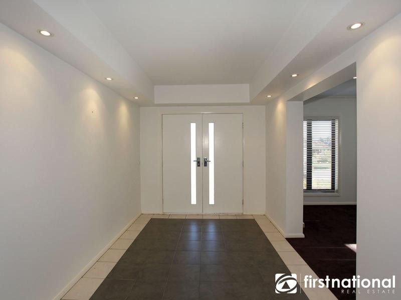 10 Mandurah Chase, Berwick VIC 3806