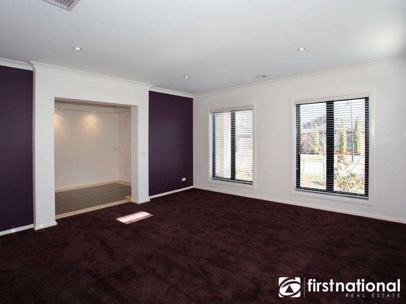 10 Mandurah Chase, Berwick VIC 3806