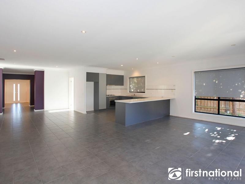 10 Mandurah Chase, Berwick VIC 3806