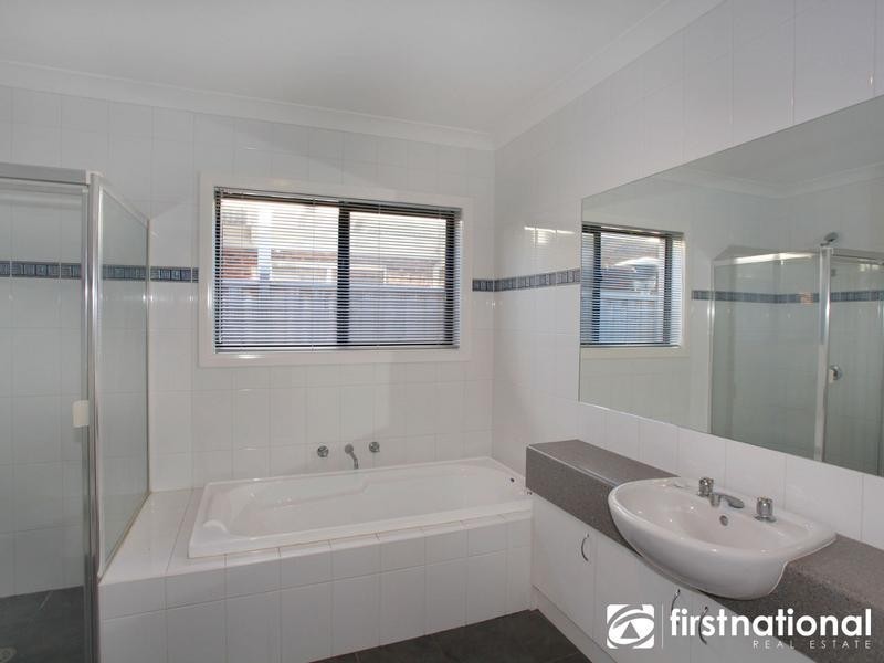 10 Mandurah Chase, Berwick VIC 3806