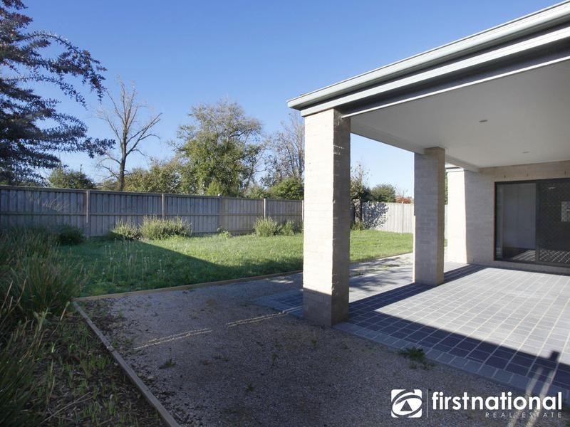 10 Mandurah Chase, Berwick VIC 3806