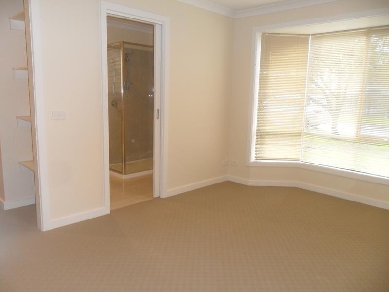 2/7 Henty Street, Pakenham VIC 3810