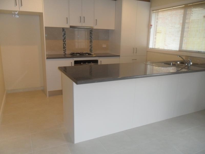 2/7 Henty Street, Pakenham VIC 3810