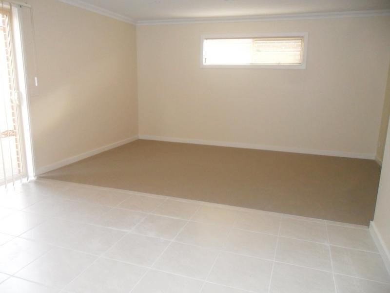 2/7 Henty Street, Pakenham VIC 3810