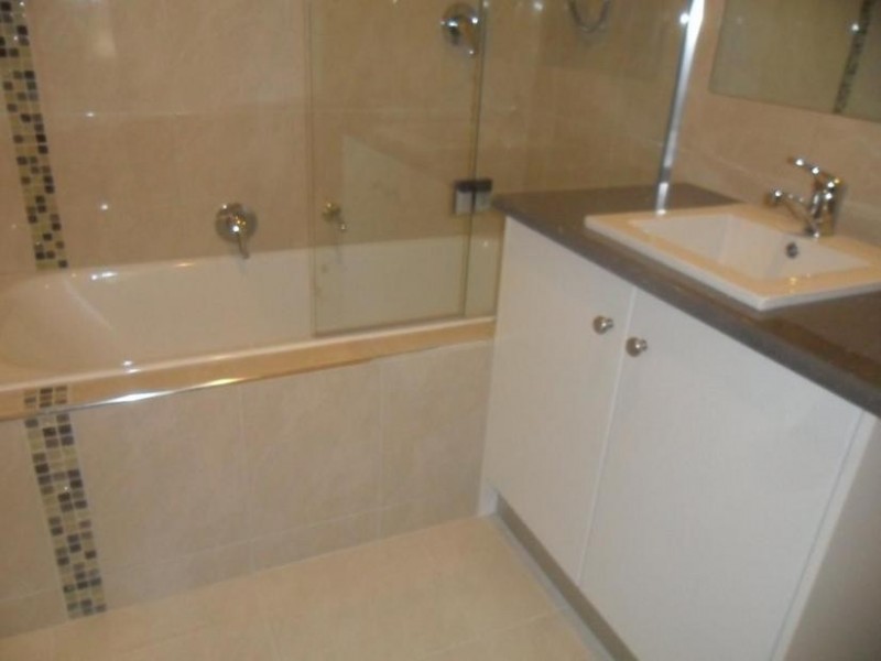 2/7 Henty Street, Pakenham VIC 3810