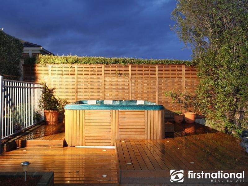 16 Ellen Road, Narre Warren South VIC 3805