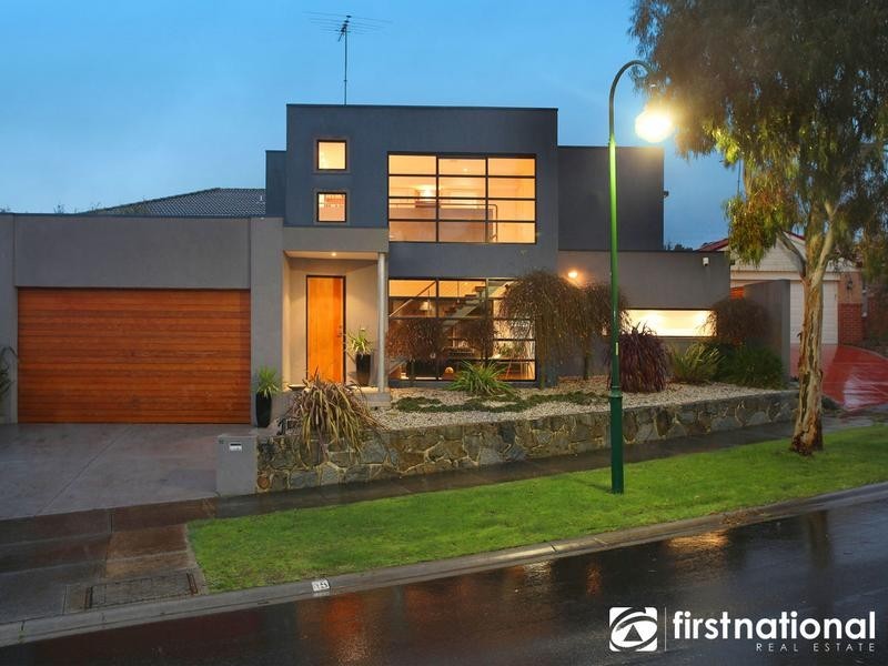 15 Chelsea Crescent, Berwick VIC 3806