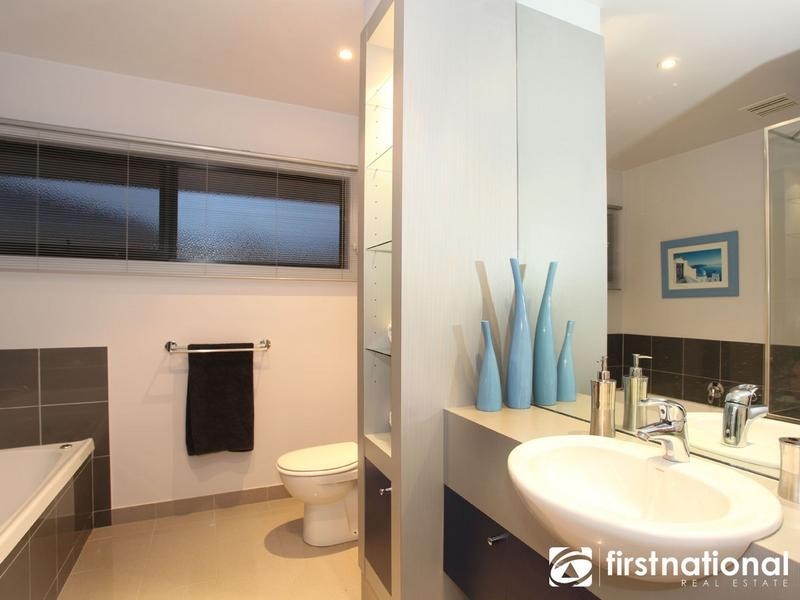 15 Chelsea Crescent, Berwick VIC 3806