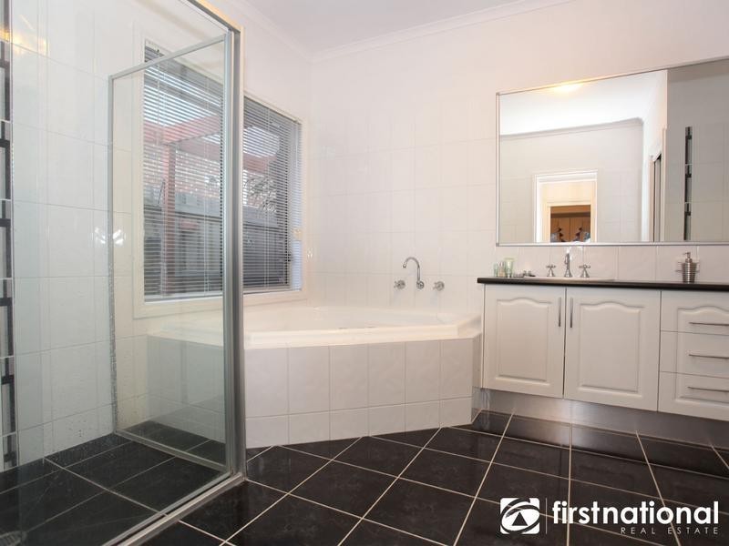 45 Leemak Crescent, Berwick VIC 3806