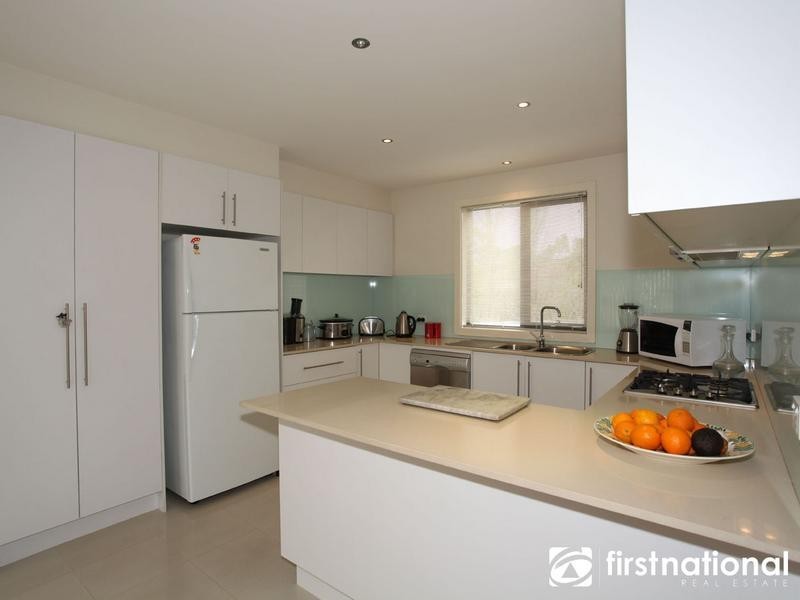 1/4 Harkaway Road, Berwick VIC 3806