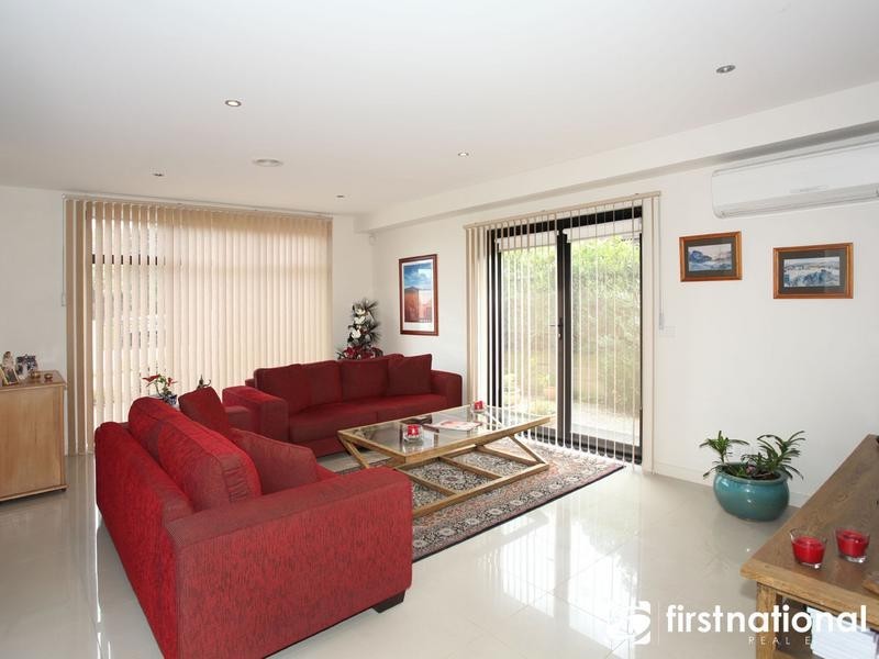 1/4 Harkaway Road, Berwick VIC 3806