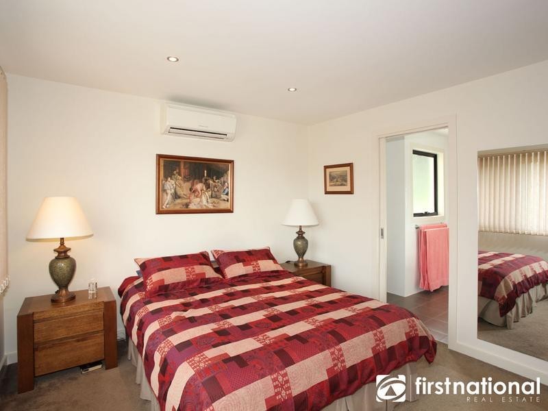 1/4 Harkaway Road, Berwick VIC 3806