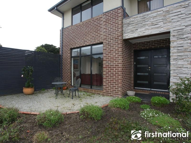 1/4 Harkaway Road, Berwick VIC 3806