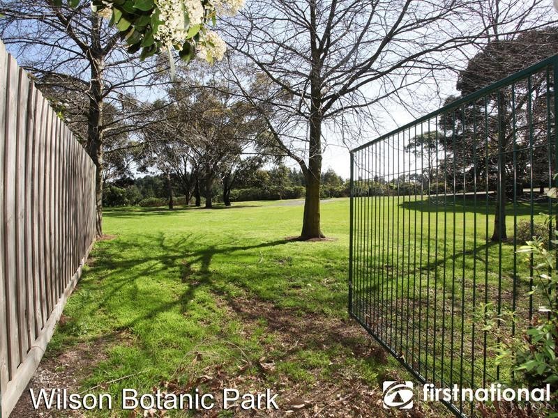 40 Outlook Drive, Berwick VIC 3806