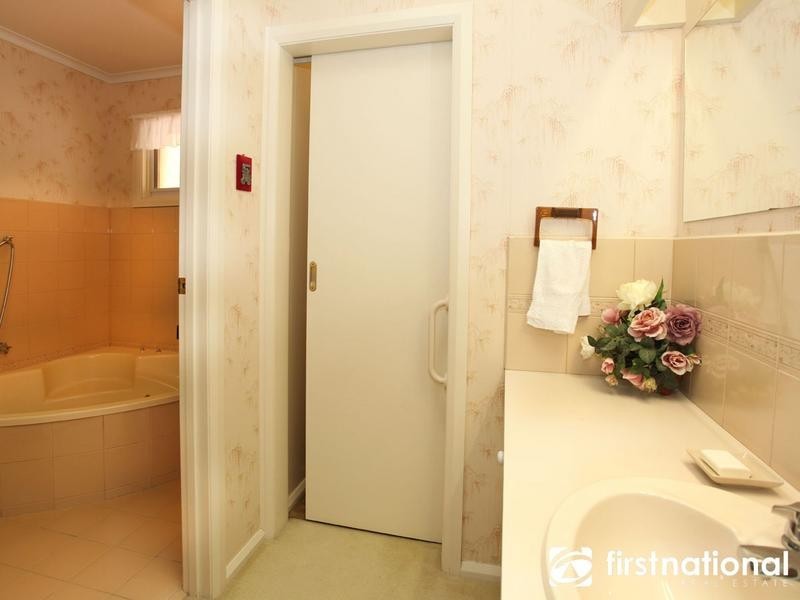 40 Outlook Drive, Berwick VIC 3806