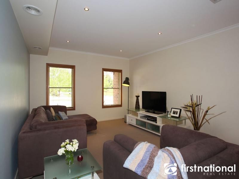 10 Reid Mews, Berwick VIC 3806