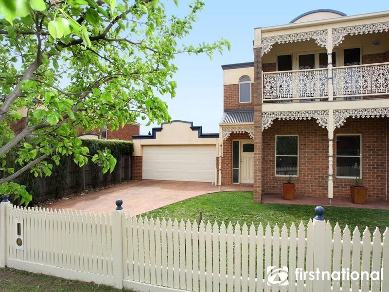 10 Reid Mews, Berwick VIC 3806