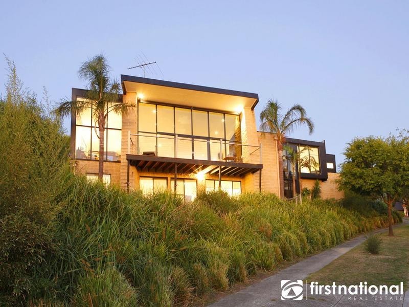 2 Natren Court, Berwick VIC 3806