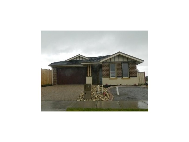 2 Loddon Place, Cranbourne East VIC 3977