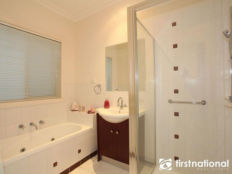 74 Fairholme Boulevard, Berwick VIC 3806