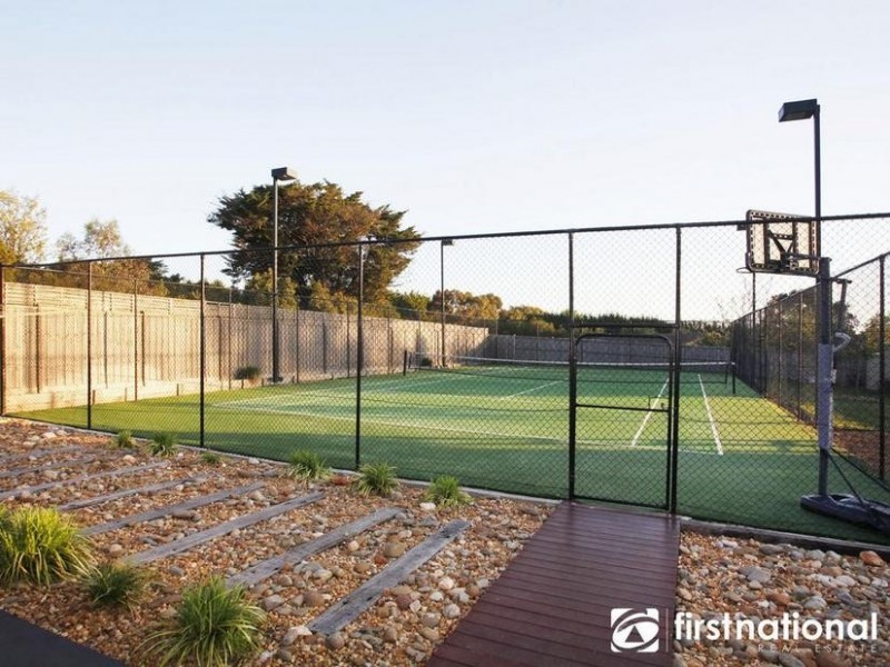 13 Roselea Place, Narre Warren North VIC 3804