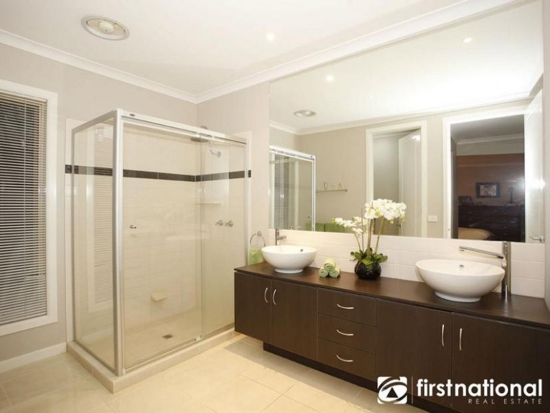 13 Roselea Place, Narre Warren North VIC 3804