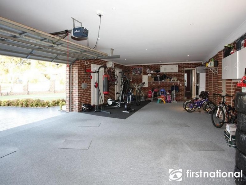 13 Roselea Place, Narre Warren North VIC 3804