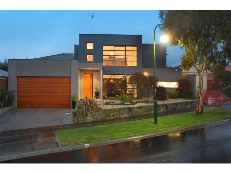 15 Chelsea Crescent, Berwick VIC 3806