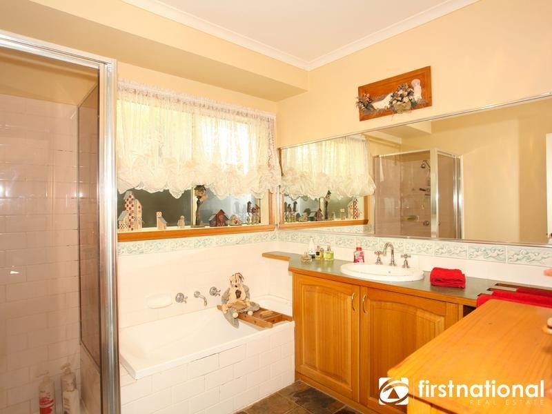 63 The Promenade, Narre Warren South VIC 3805